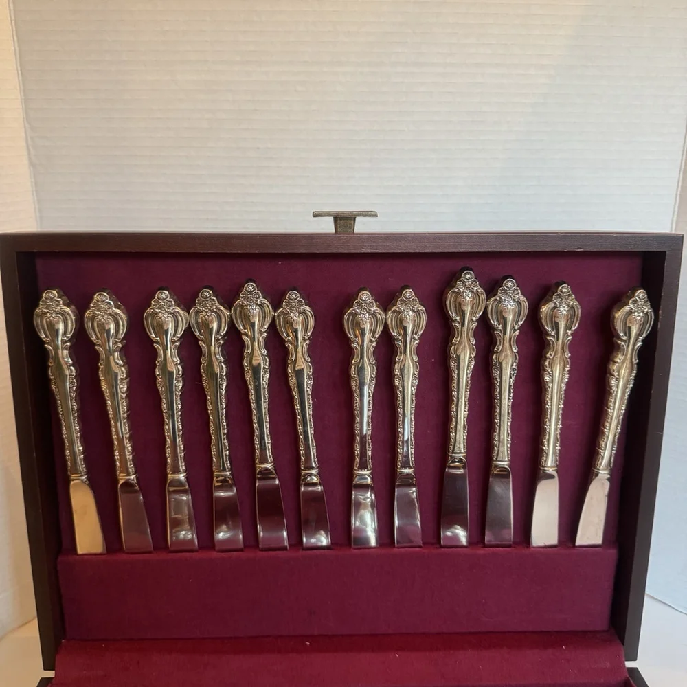 International Deepsilver SilverPlate Flatware Set 62 PCs 12 Servings Orleans Box